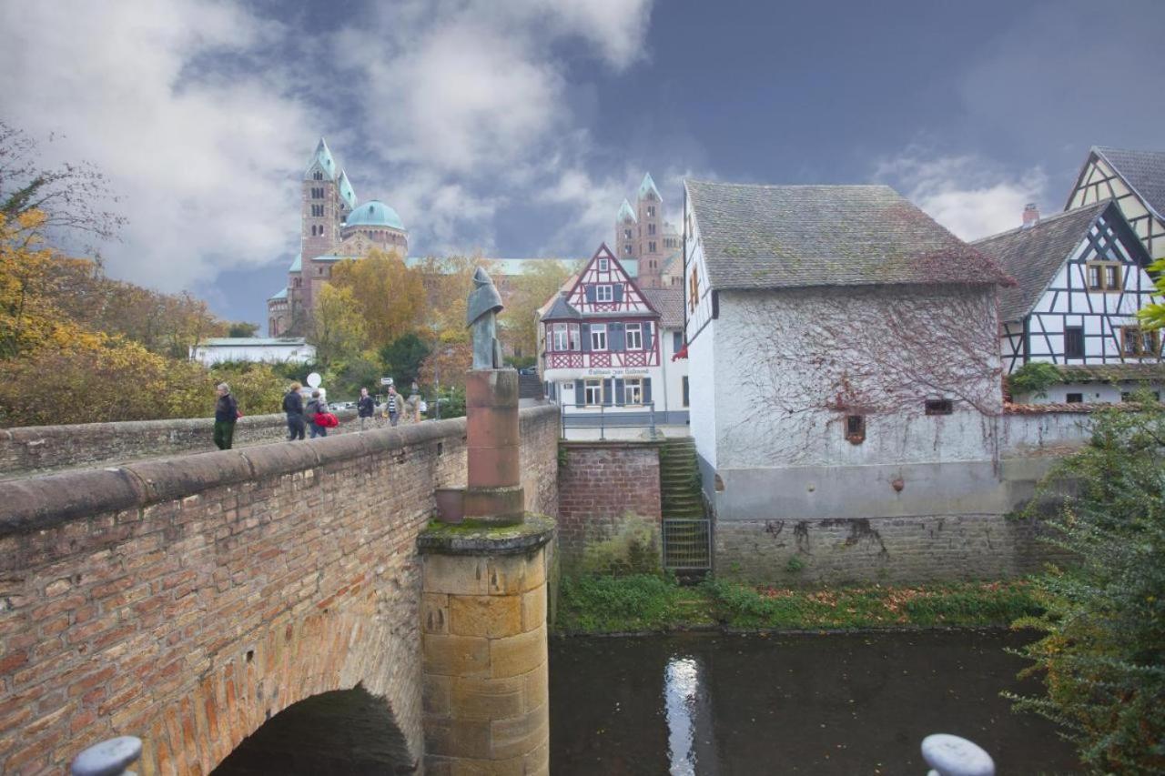 Gasthaus Zum Halbmond Hotel Speyer Ngoại thất bức ảnh